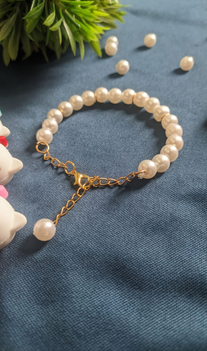 Elegant White Pearl Bead Bracelet – Adjustable Chain Design