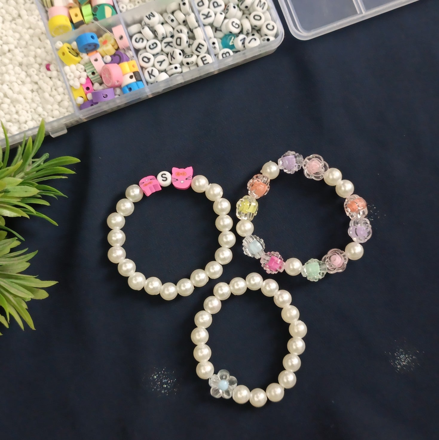 Stylish Handmade Pearl Bracelet for Girls – Cute Beaded Bracelet with Flower Design