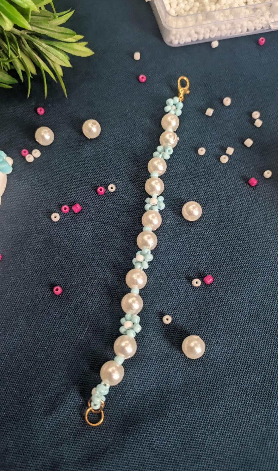 Pearl Blossom Bracelet – Blue Floral Beaded Elegance