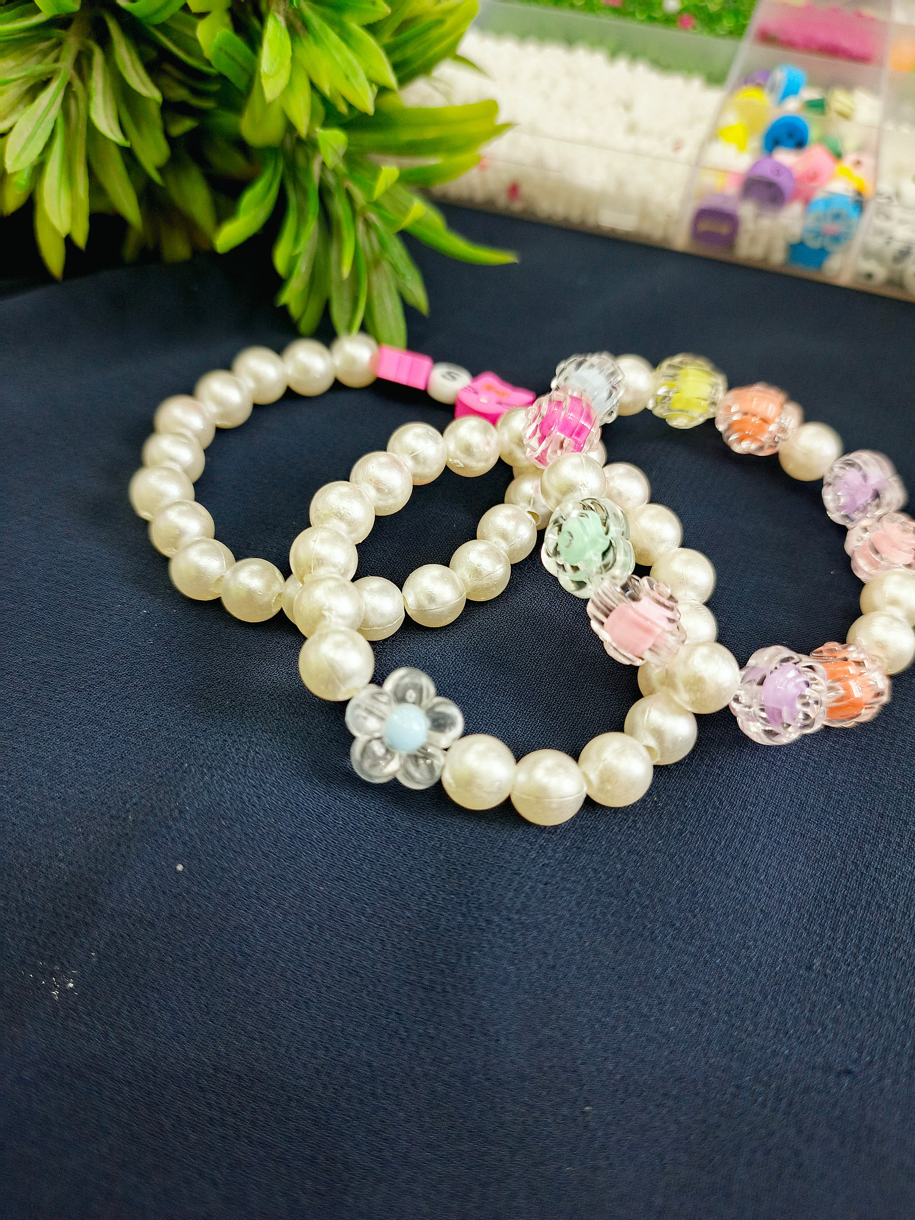 Stylish Handmade Pearl Bracelet for Girls – Cute Beaded Bracelet with Flower Design