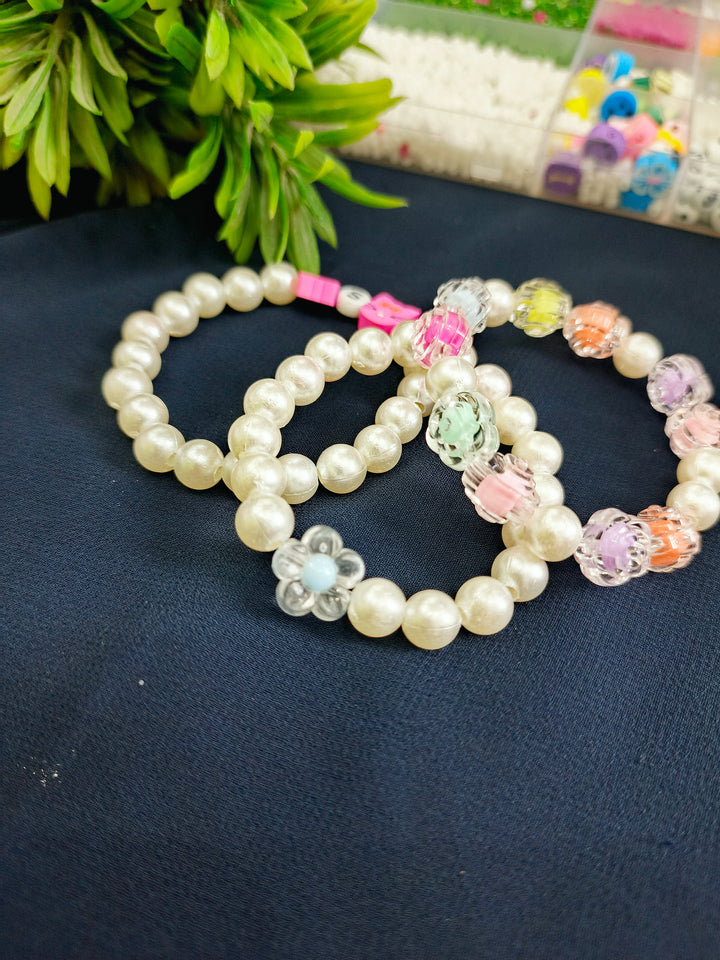 Stylish Handmade Pearl Bracelet for Girls – Cute Beaded Bracelet with Flower Design