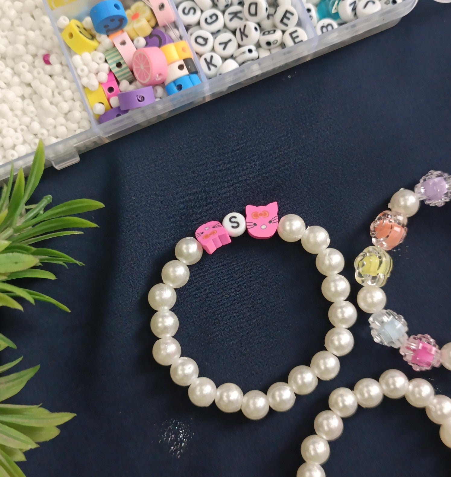Stylish Handmade Pearl Bracelet for Girls – Cute Beaded Bracelet with Flower Design