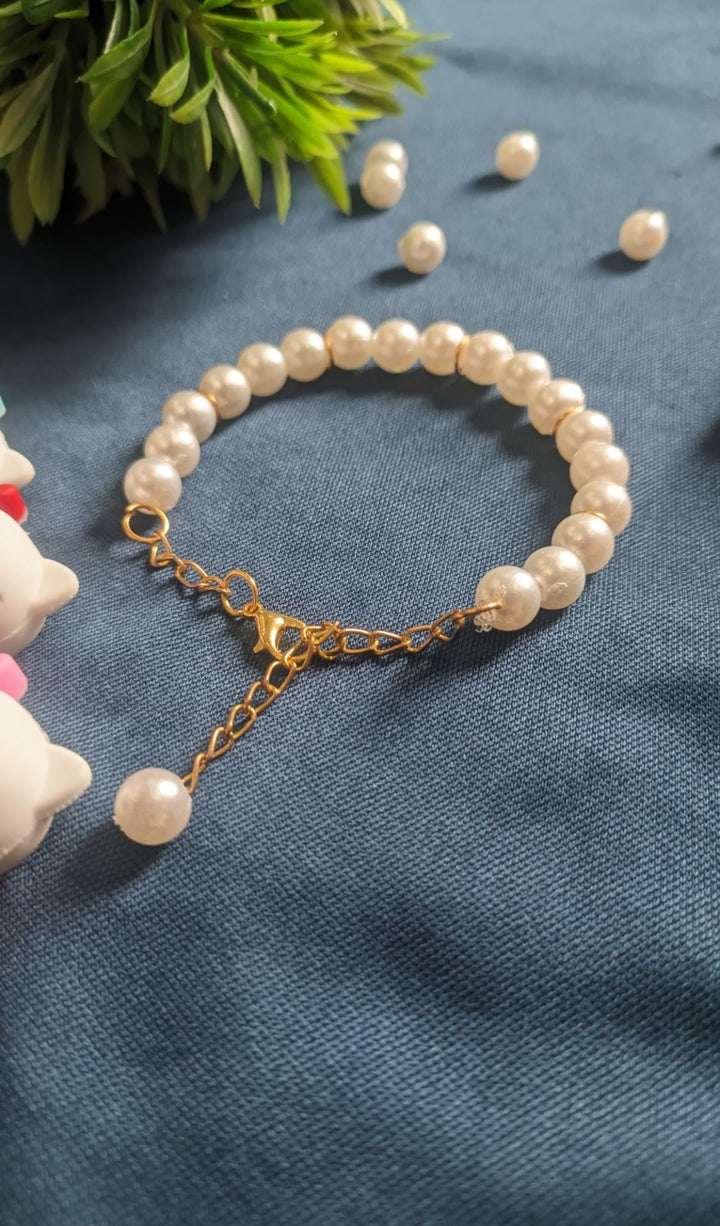 Elegant White Pearl Bead Bracelet – Adjustable Chain Design