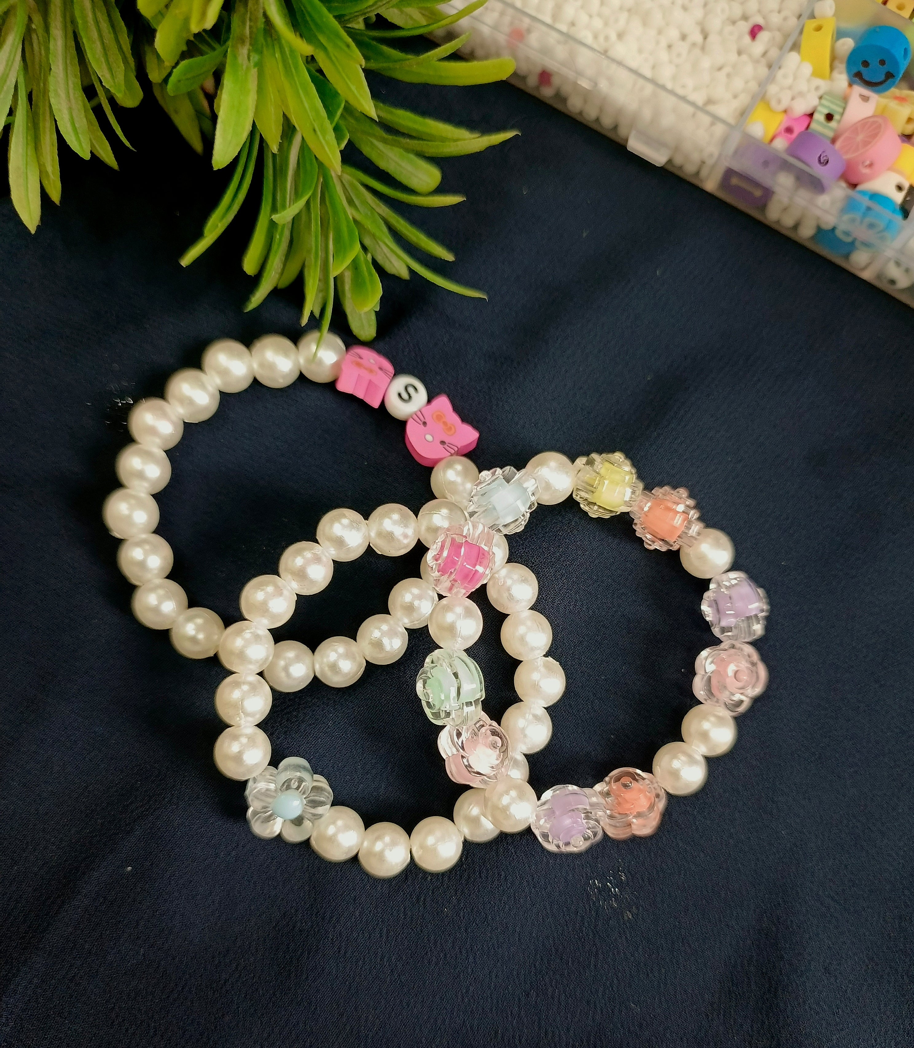 Stylish Handmade Pearl Bracelet for Girls – Cute Beaded Bracelet with Flower Design