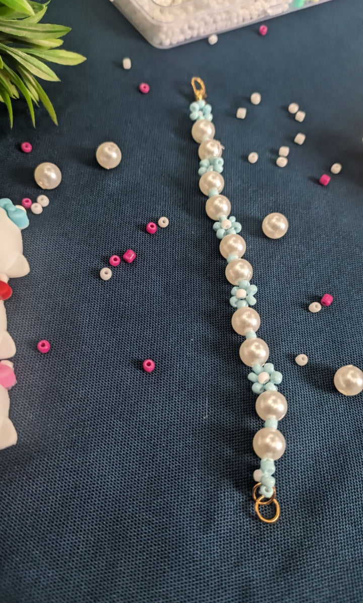 Pearl Blossom Bracelet – Blue Floral Beaded Elegance