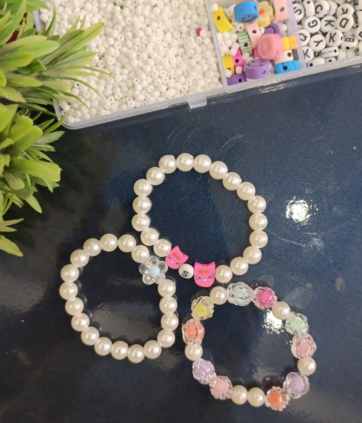 Stylish Handmade Pearl Bracelet for Girls – Cute Beaded Bracelet with Flower Design